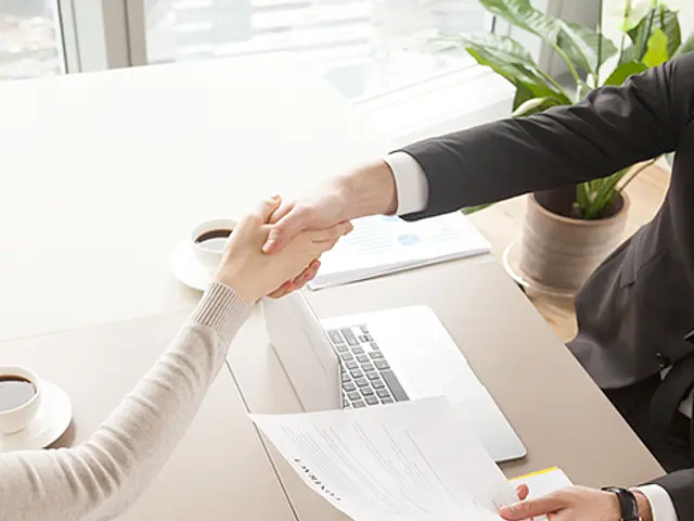 Claves para negociar beneficios más allá del sueldo