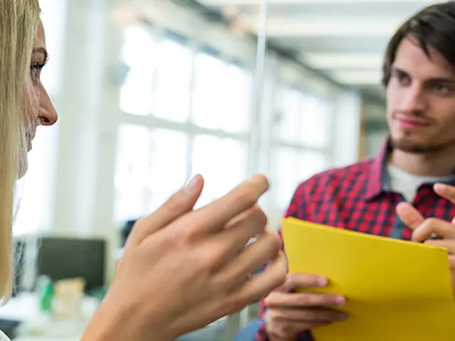 Comunicación asertiva en el trabajo: qué es y cómo aplicarla