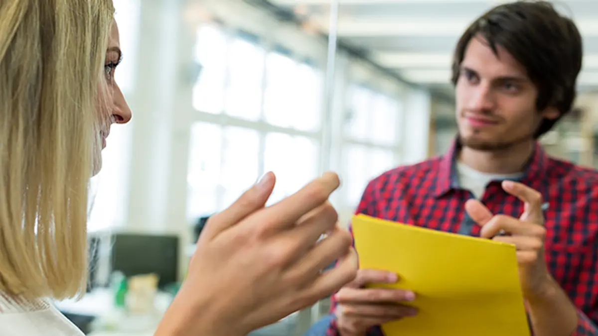 Comunicación asertiva en el trabajo: qué es y cómo aplicarla